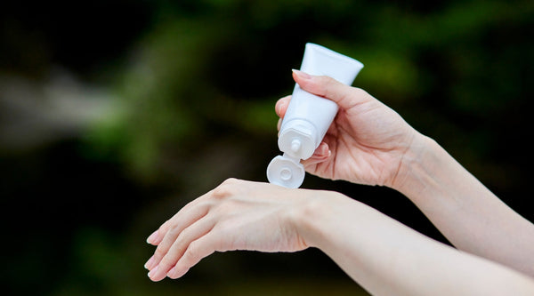 Alpha Arbutin Morning Routine: How to Layer It with Sunscreen for Best Results