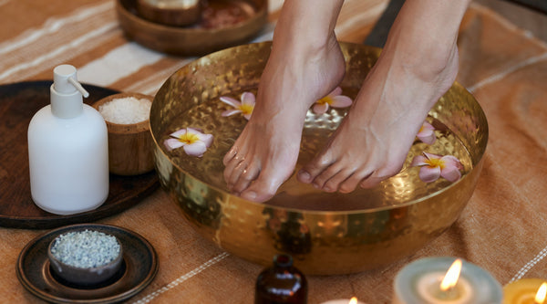 Natural Foot Soak for Cracked Heels: Monsoon Repair and Prevention Guide